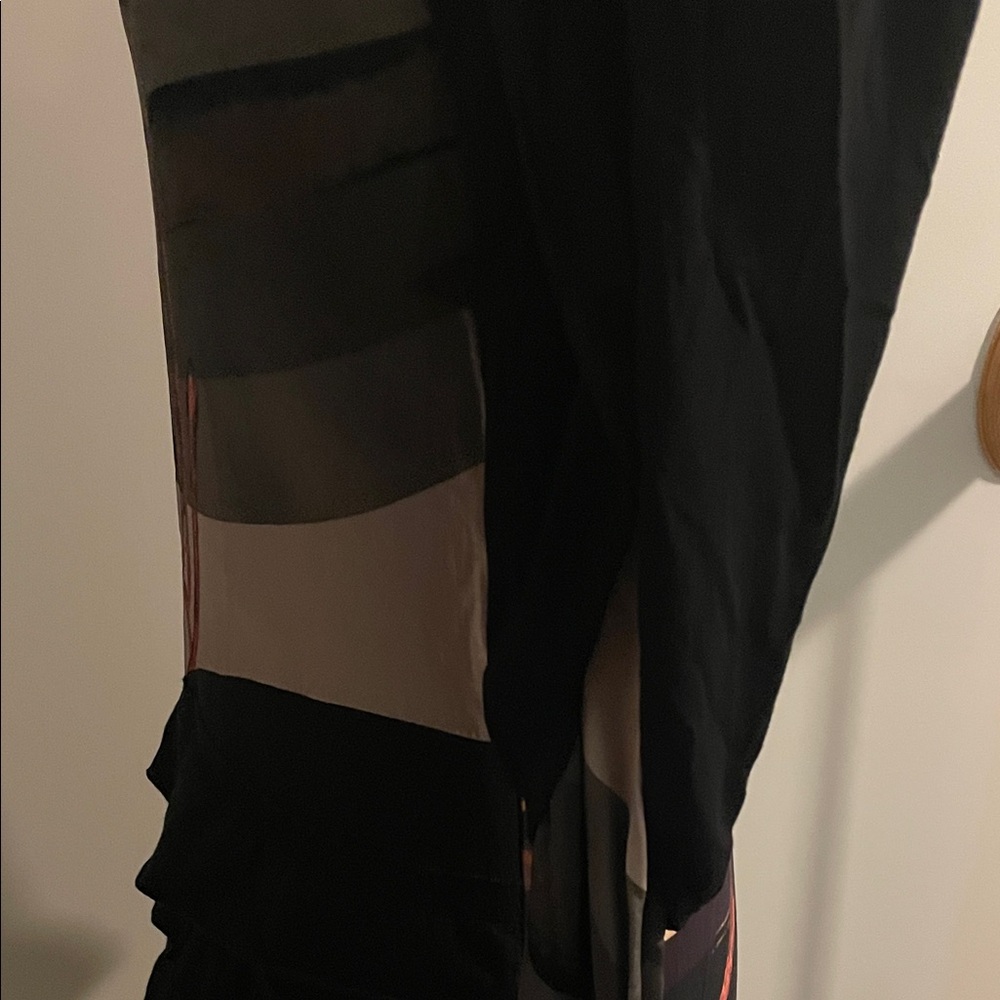 Chic Black and Red Patterned Midi Dress - Picture 6 of 16